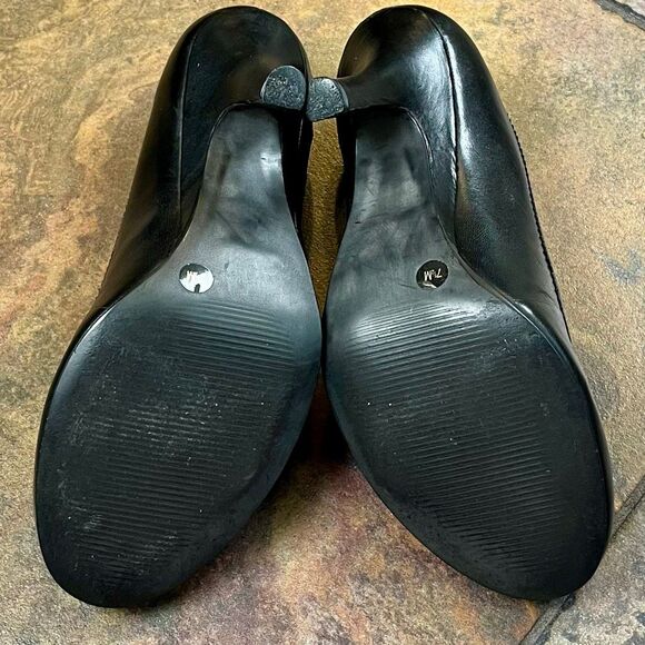 Women’s Black Leather Embroidered Pump Heels 7.5 - Picture 9 of 13